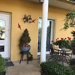 Le Chant Des Oiseaux - Au Pied De La Voie Cyclable Crevechamps