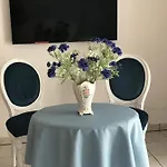 Le Chant Des Oiseaux - Au Pied De La Voie Cyclable Crevechamps