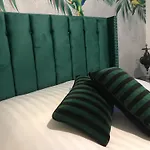 Le Chant Des Oiseaux - Au Pied De La Voie Cyclable * Crevechamps