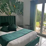 Le Chant Des Oiseaux - Au Pied De La Voie Cyclable Homestay Crevechamps