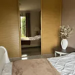 Le Chant Des Oiseaux - Au Pied De La Voie Cyclable * Crevechamps