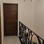 Le Chant Des Oiseaux - Au Pied De La Voie Cyclable