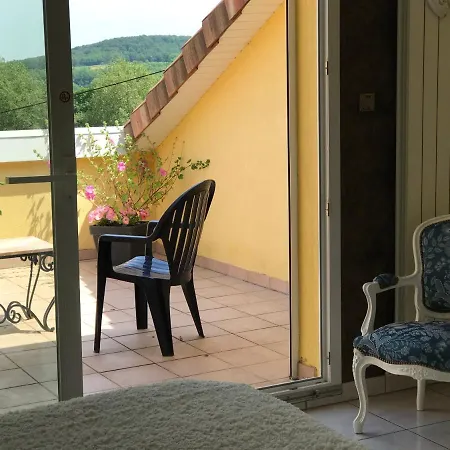 Le Chant Des Oiseaux - Au Pied De La Voie Cyclable * Crevechamps