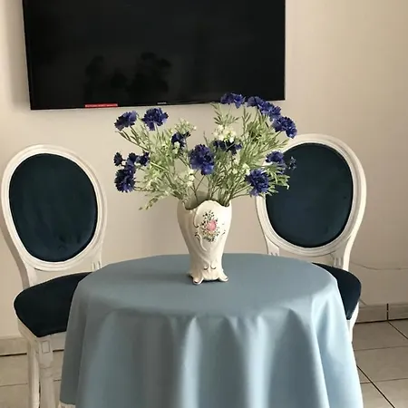 Le Chant Des Oiseaux - Au Pied De La Voie Cyclable Crevechamps