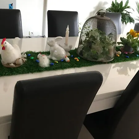 Le Chant Des Oiseaux - Au Pied De La Voie Cyclable * Crevechamps