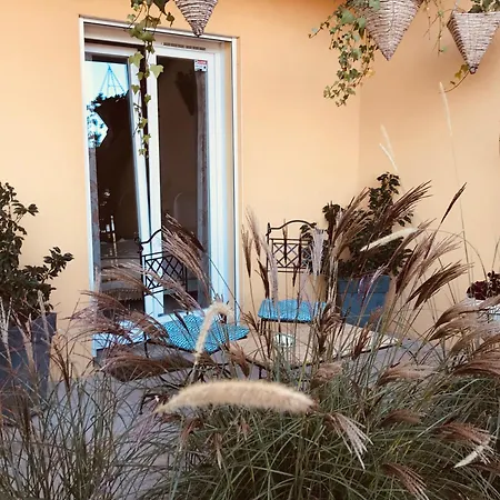Le Chant Des Oiseaux - Au Pied De La Voie Cyclable Crevechamps