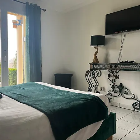 Le Chant Des Oiseaux - Au Pied De La Voie Cyclable *