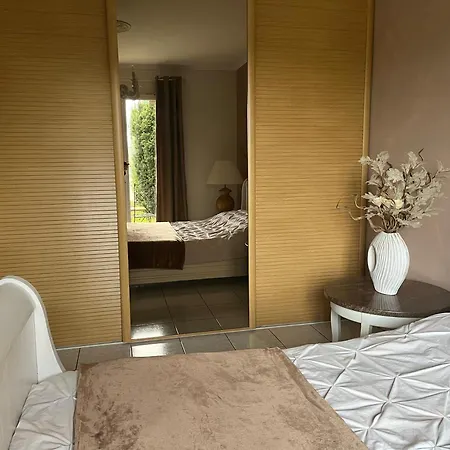 Le Chant Des Oiseaux - Au Pied De La Voie Cyclable * Crevechamps