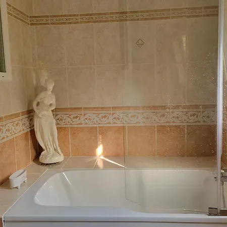 Le Chant Des Oiseaux - Au Pied De La Voie Cyclable * Crevechamps