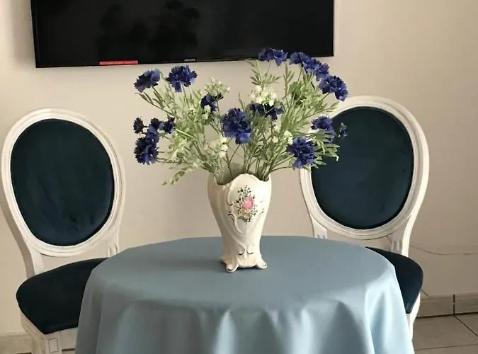 Le Chant Des Oiseaux - Au Pied De La Voie Cyclable Crevechamps