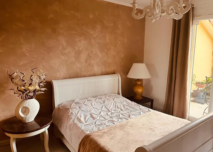 Le Chant Des Oiseaux - Au Pied De La Voie Cyclable * Crevechamps