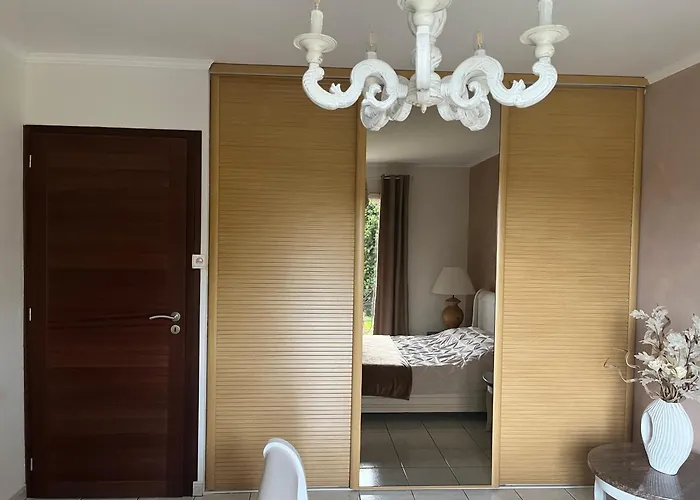 Le Chant Des Oiseaux - Au Pied De La Voie Cyclable Crevechamps