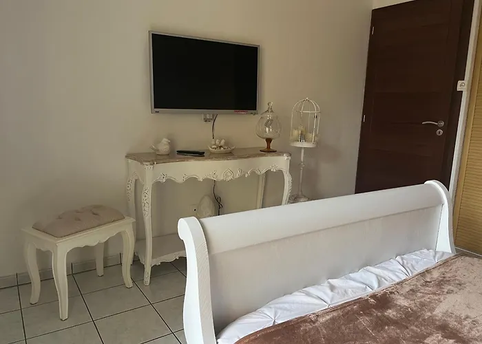 Le Chant Des Oiseaux - Au Pied De La Voie Cyclable 홈스테이 *