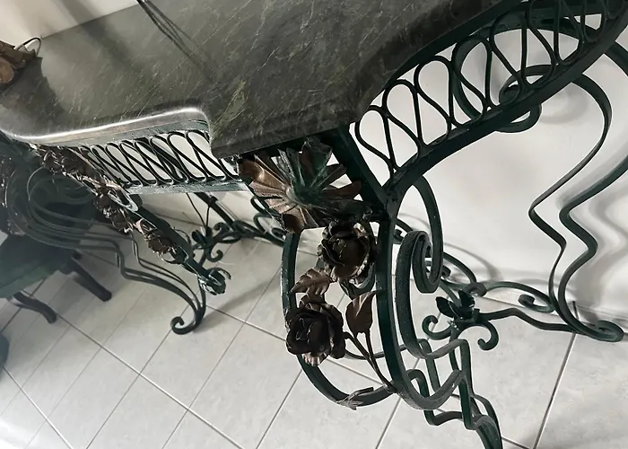 Le Chant Des Oiseaux - Au Pied De La Voie Cyclable Crevechamps