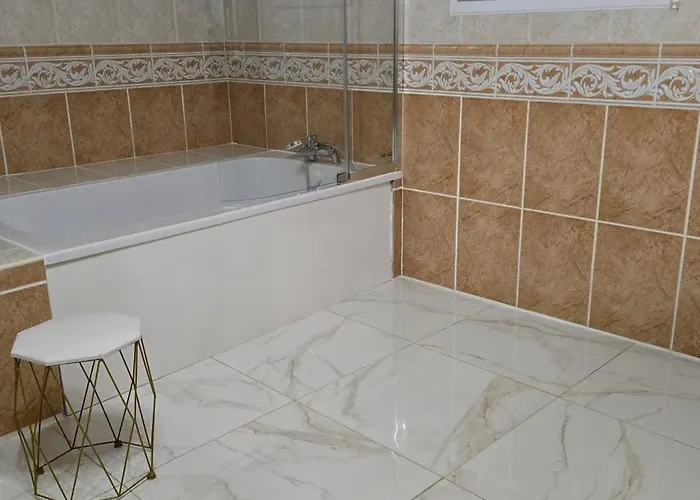 Le Chant Des Oiseaux - Au Pied De La Voie Cyclable